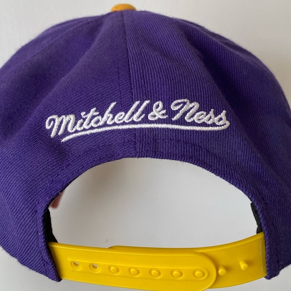 Los Angeles Lakers Hat - Picture 2 of 6